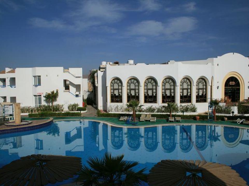 Pool und Restaurant vom Dreams Vacation Dreams Vacation Resort