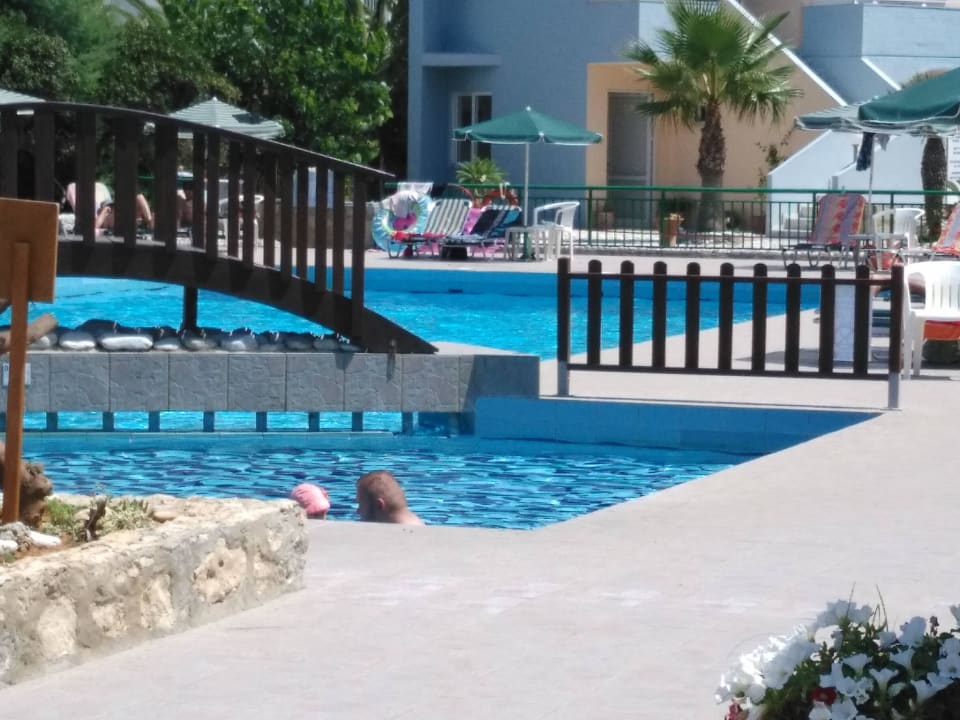 Nicht sehr groß, aber OK Hotel Kathrin Beach