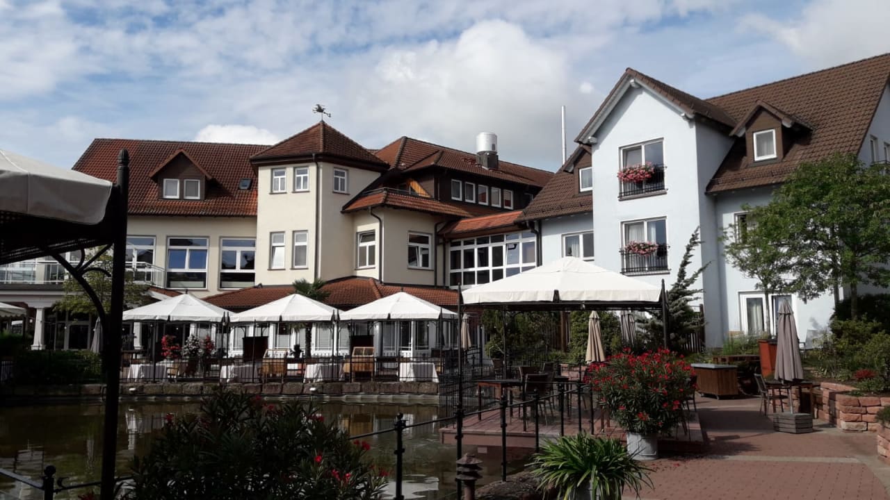 Außenansicht Seehotel Niedernberg