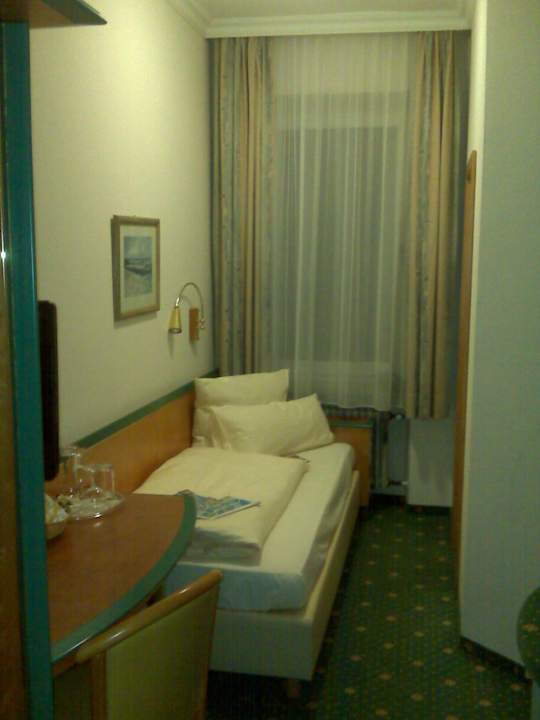 Winziges Zimmer, aber alles drin! Hotel Müller