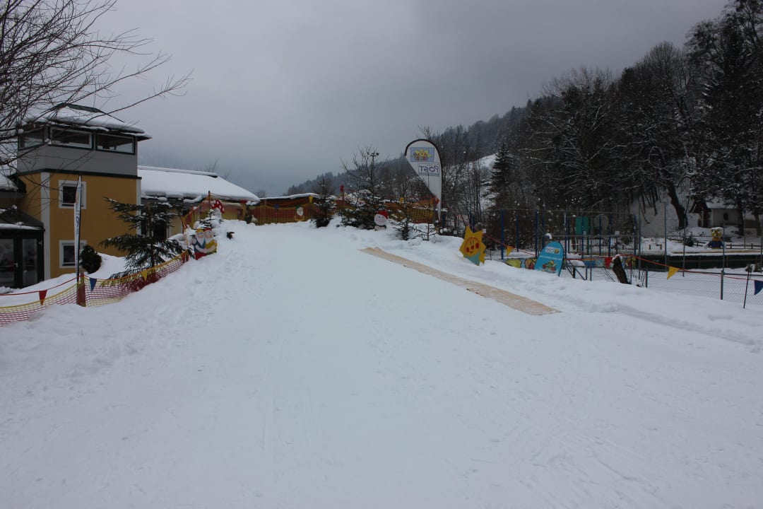 Kleiner Hügel zum Schlitteln POST Family Resort