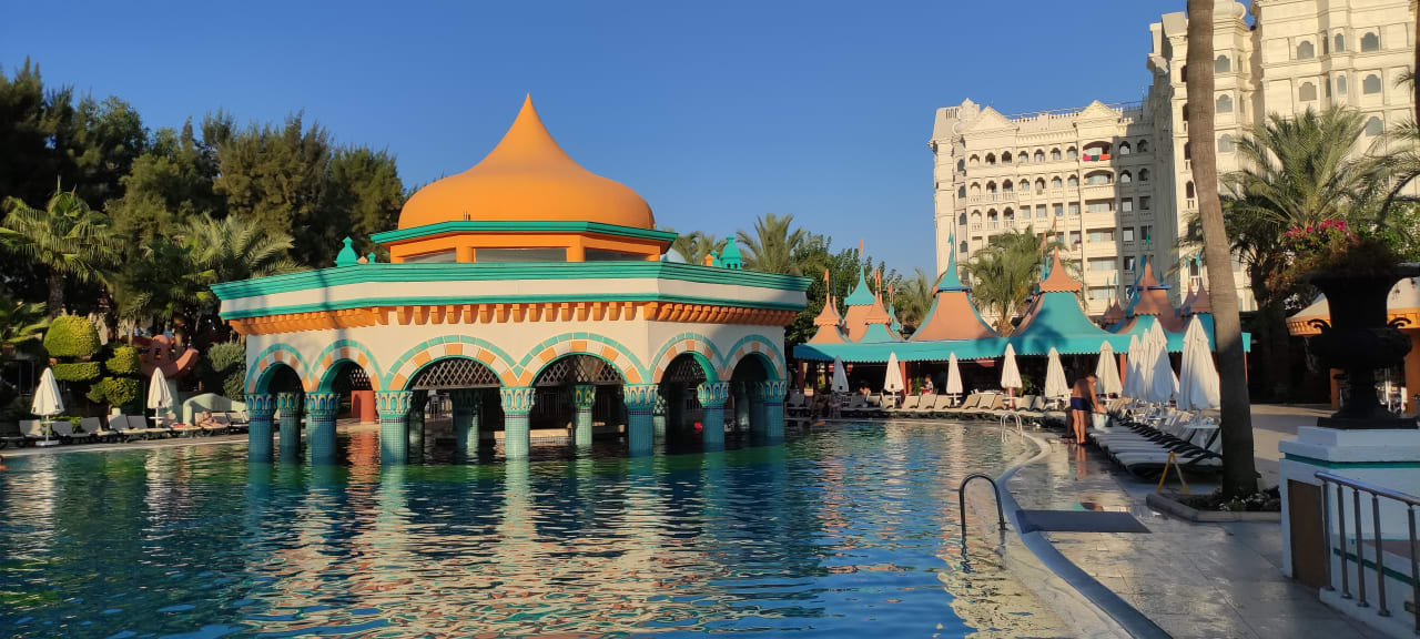 Pool Kamelya Aishen Club