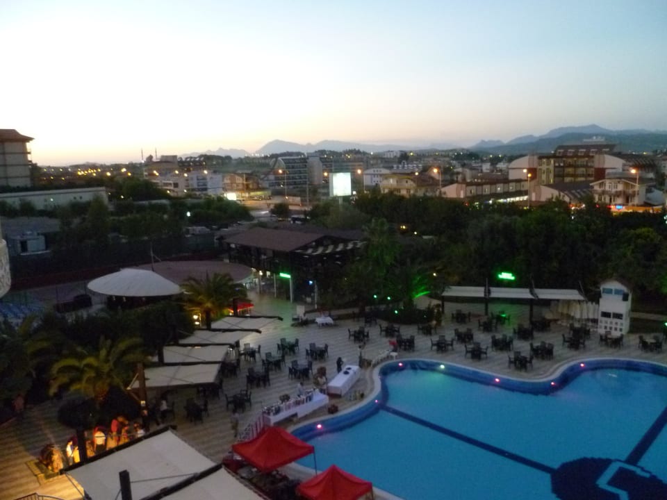 Pool in der Abenddämmerung Hotel Sultan of Side