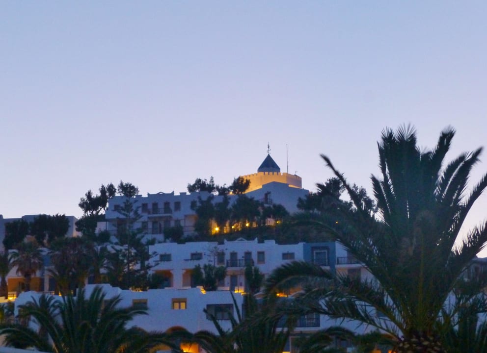 Blick auf das Hotel von der Straße aus Lagas Aegean Village
