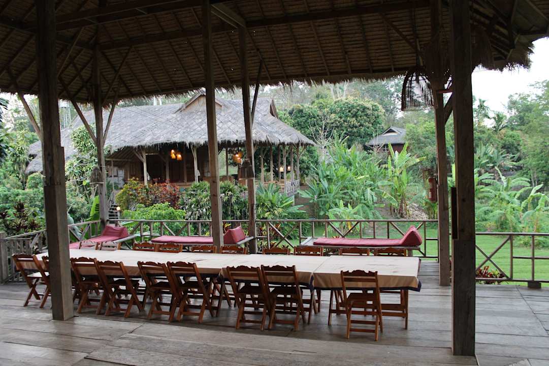 Terrasse mit Esstisch Hotel Lisu Lodge