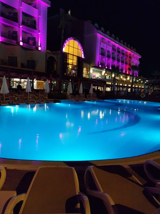 Pool Mary Hotel Side