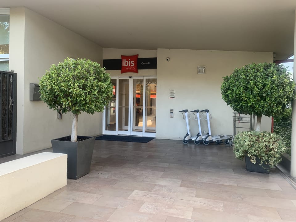 Lobby Hotel Ibis Barcelona Cornella