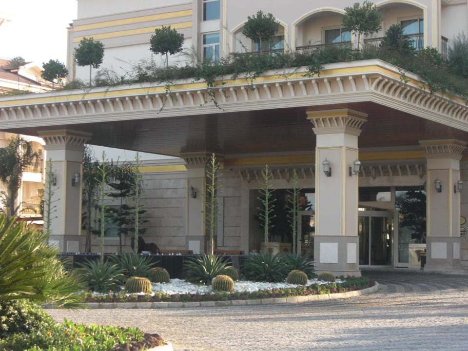 Hoteleingang Diamond Excellence Resort & Spa