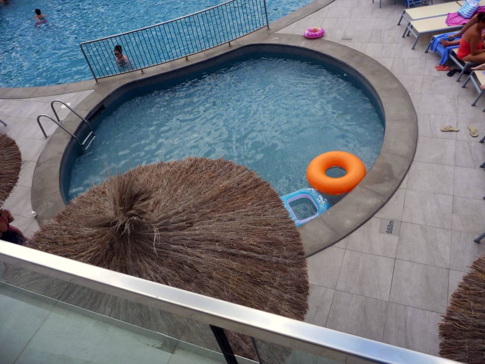 Blick auf die Pools NYX Hotel Ibiza - adults only