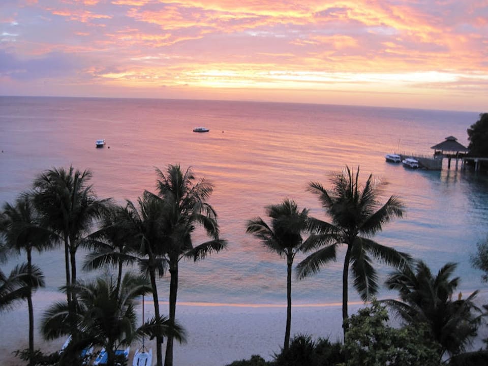 Zimmerausblick bei Sonnenuntergang!  Hotel Shangri-La's Boracay Resort & Spa