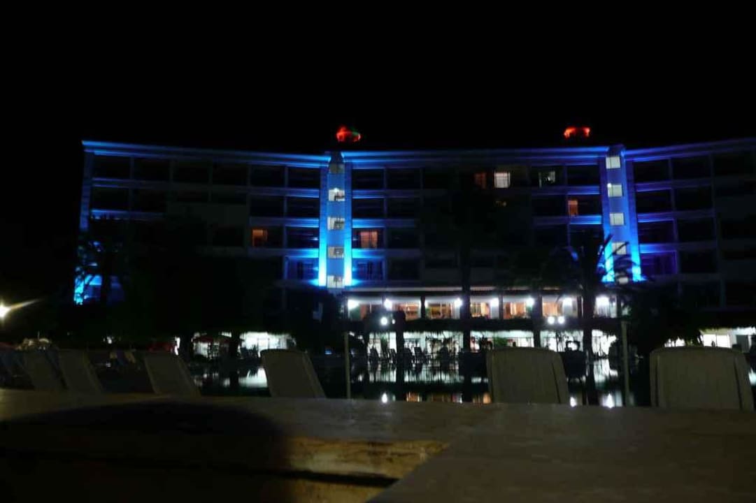 Außenansicht bei Nacht Top Hotel