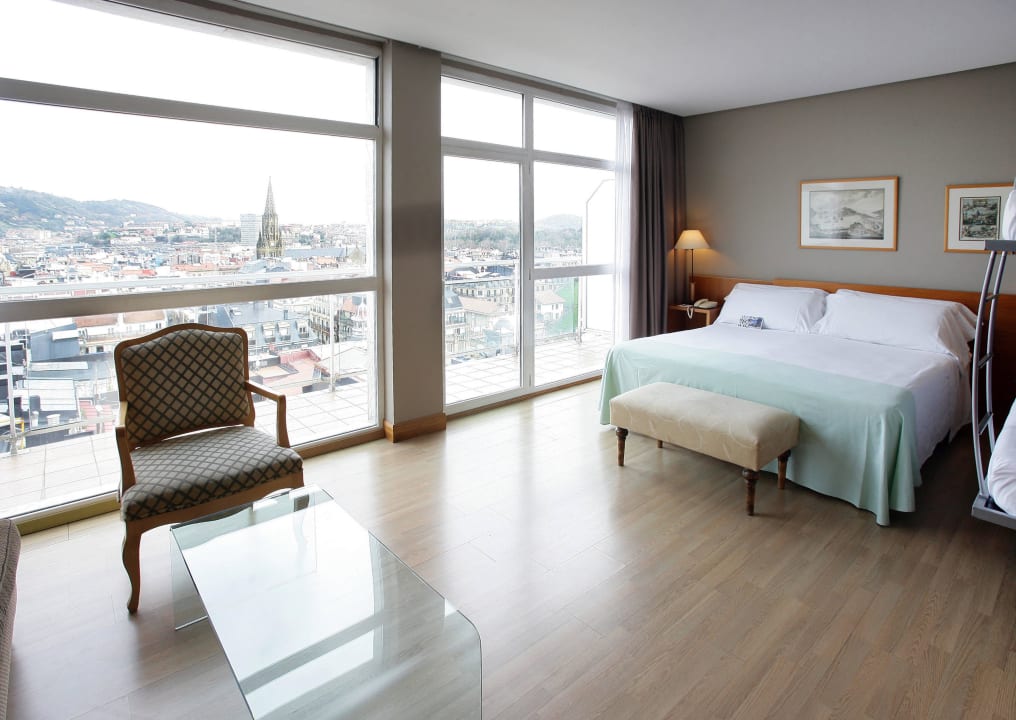 Family Room TRYP San Sebastián Orly Hotel