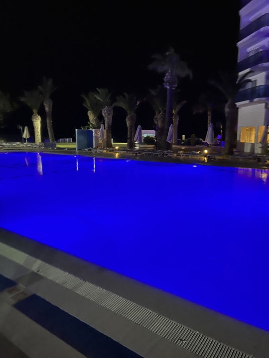 Pool Le Bleu Hotel & Resort