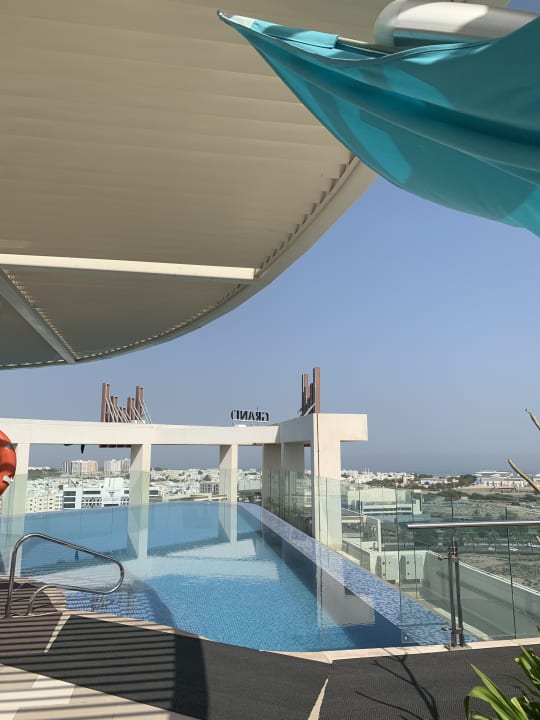 Pool Grand Millennium Muscat