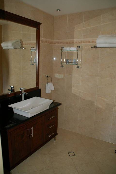 Bad Quality Hotel Powerhouse