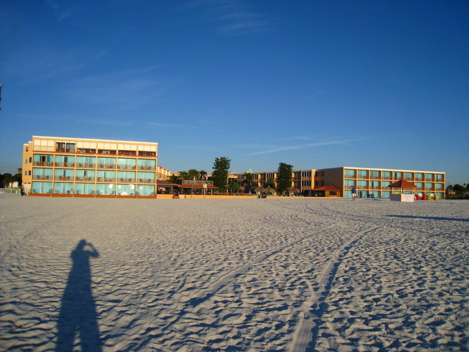 Breiter Sandstrand Hotel Dolphin Beach Resort