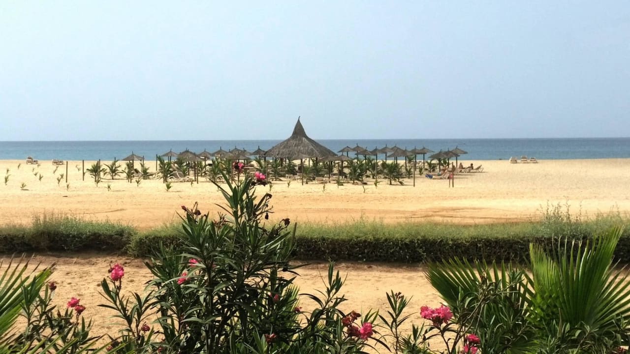 Liegen am Strand Hotel Riu Touareg