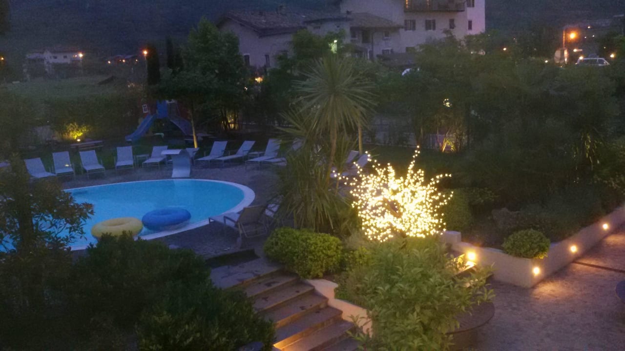 Pool vom Zimmer aus 4 Limoni Apartment Resort