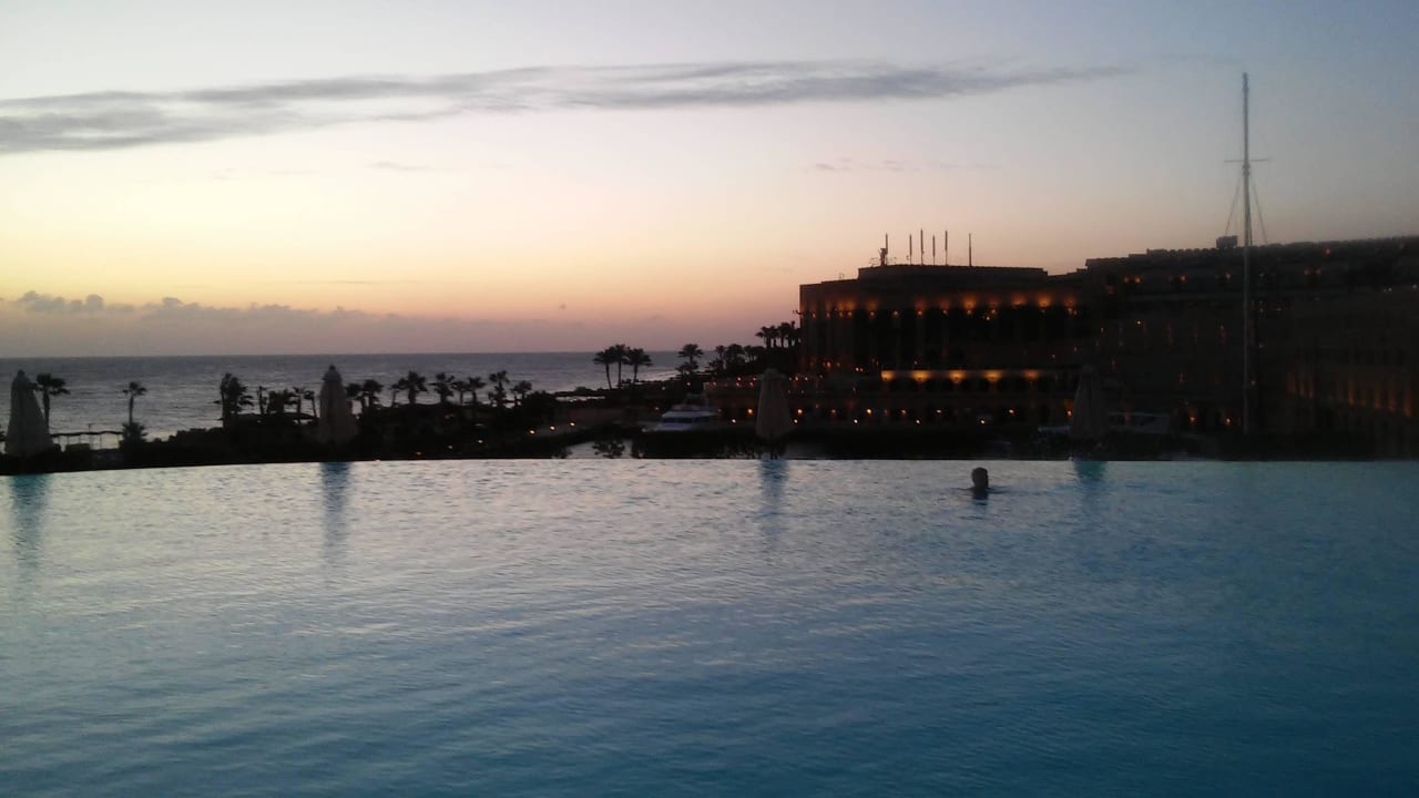 Hauptpool - traumhafter Ausblick auf Hotel und Me Pickalbatros Citadel Resort
