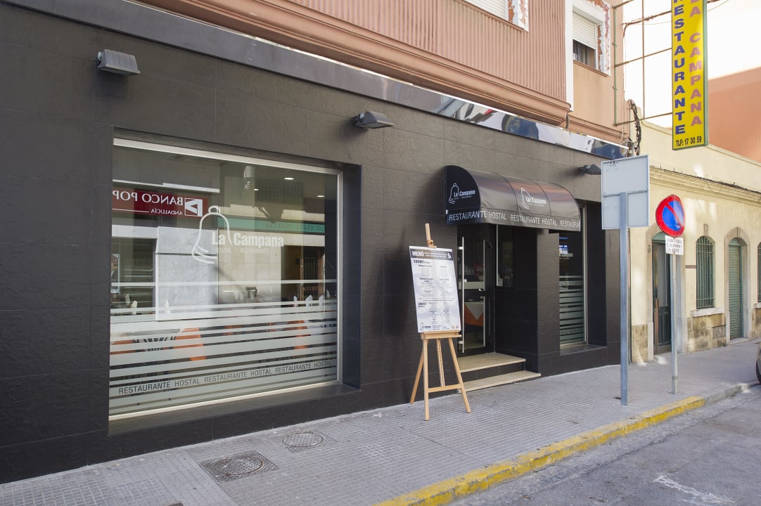 Exterior Hostal La Campana