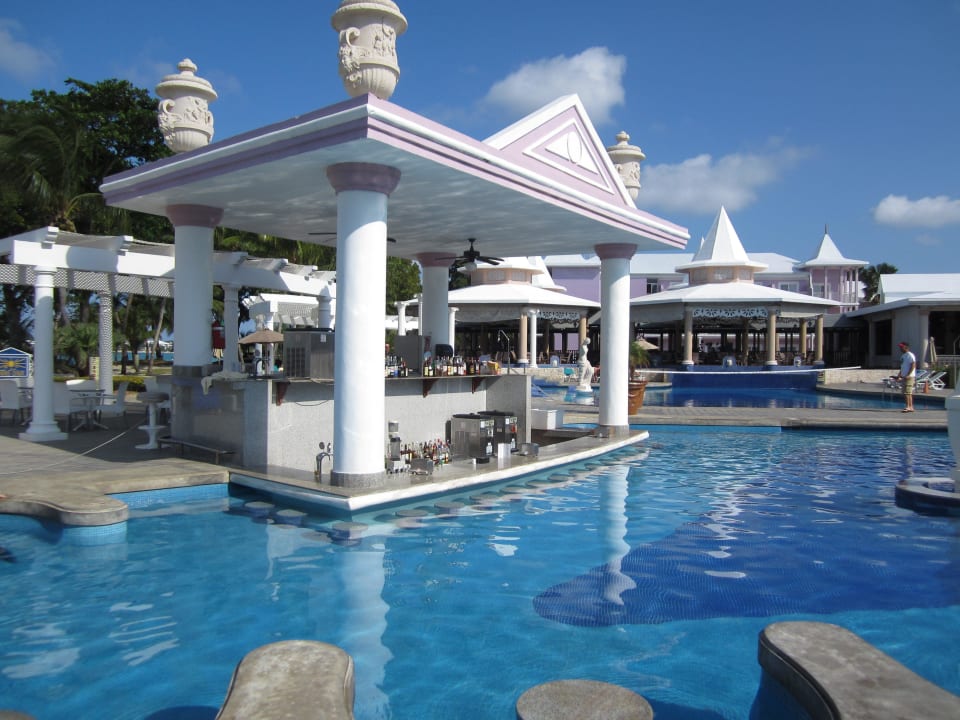 swim-up-bar-hotel-riu-palace-tropical-bay-negril-holidaycheck