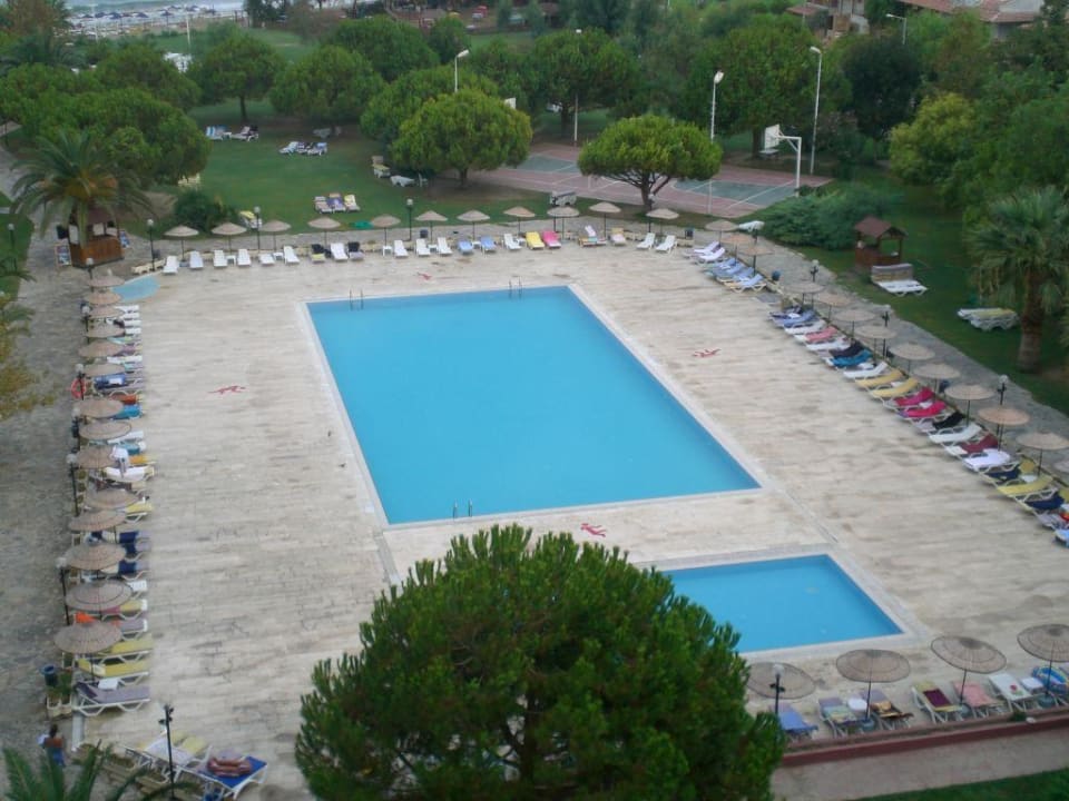 der schlichte Hotelpool Batihan Beach Resort & Spa