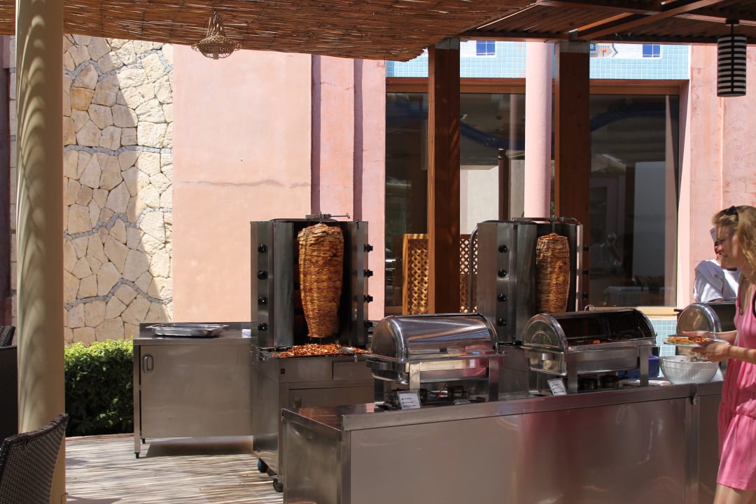 Kebab mittags im Hauptrestaurant Blue Waters Club