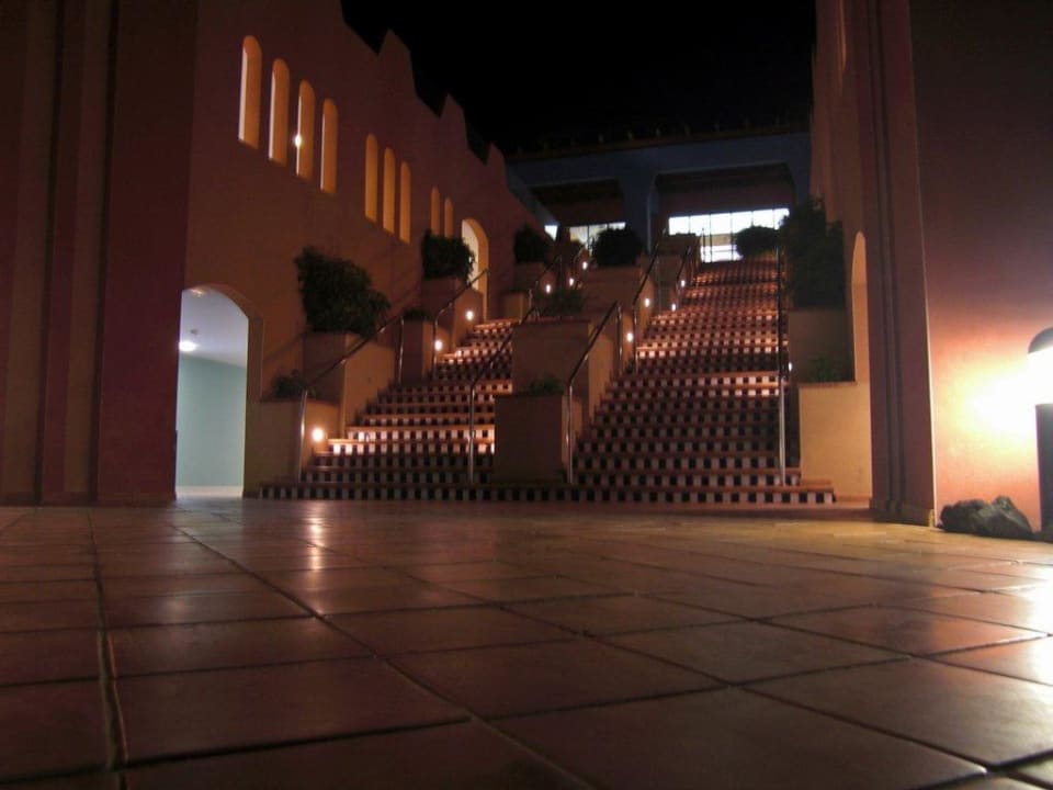 Treppen vom Poolbereich zum Hotel Hotel H10 Tindaya