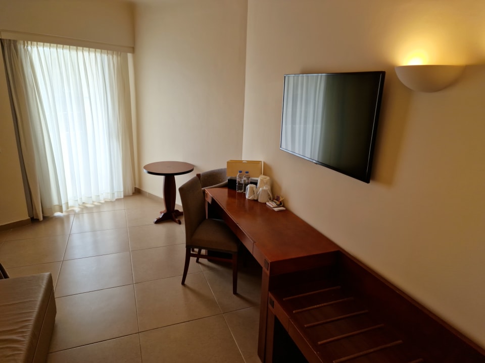 Zimmer Apollonia Beach Resort & Spa
