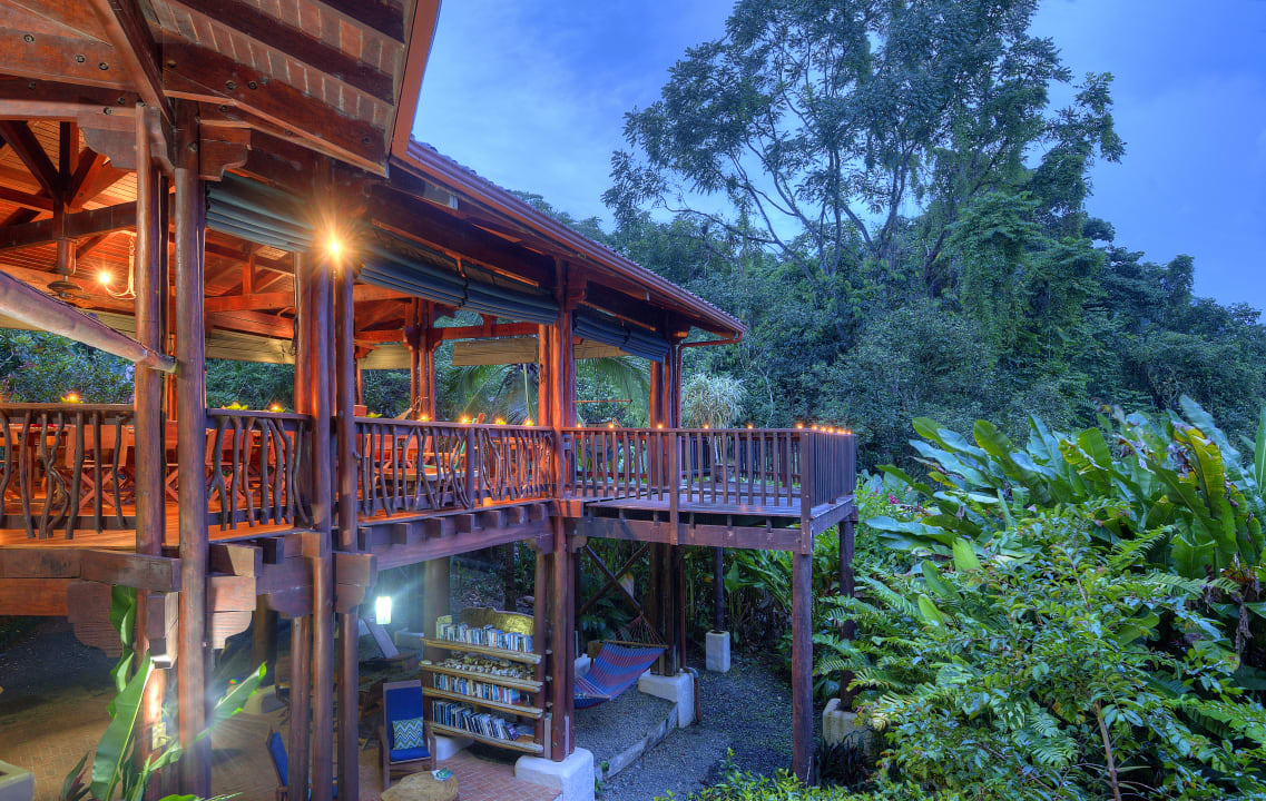 Lobby Playa Nicuesa Rainforest Lodge