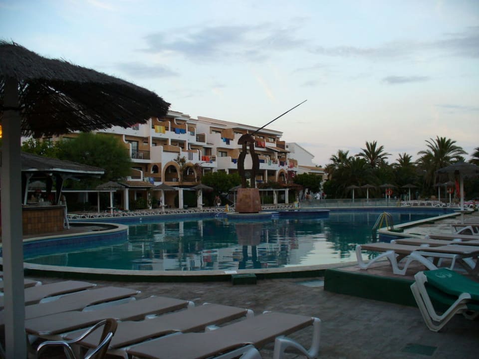 Pool am Abend FERGUS Style Bahamas