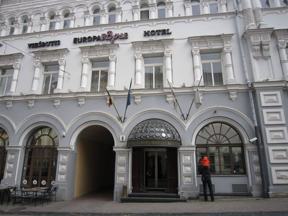 Entrance St. Palace Hotel