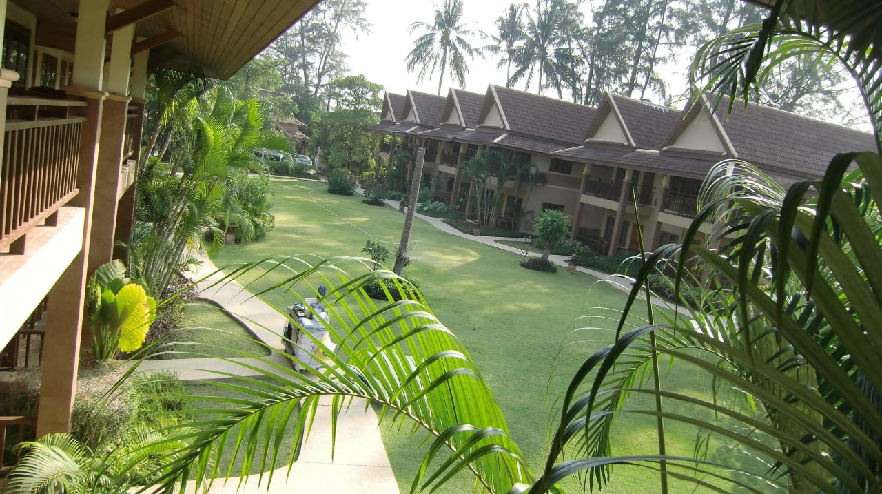 Blick von Balkon in Gartenbereich Best Western Premier Bangtao Beach Resort & Spa