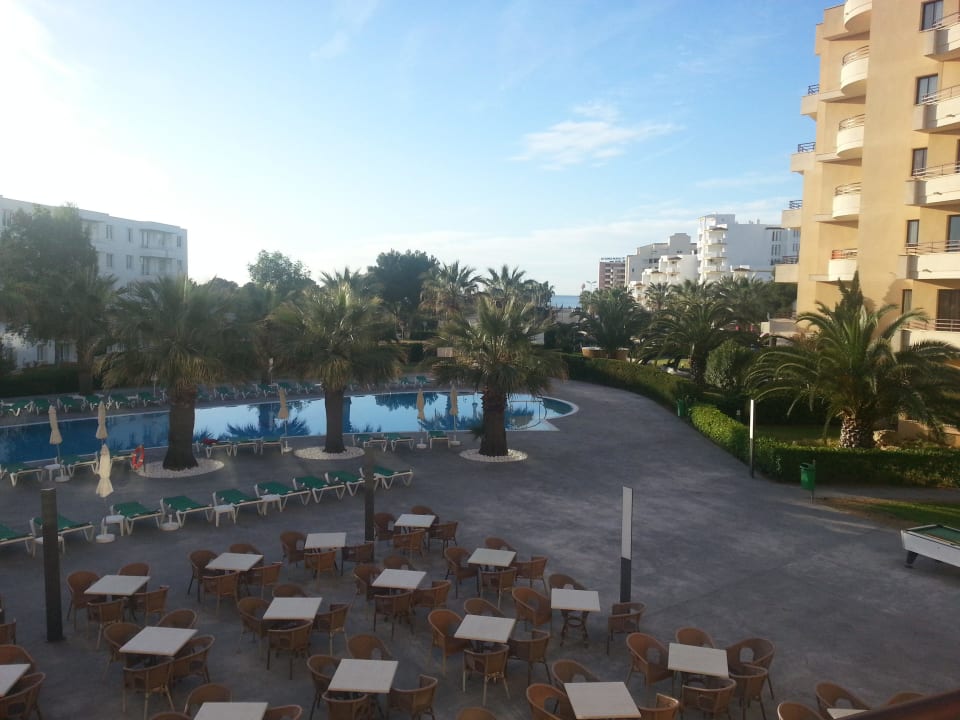 Pool bei Tag allsun App.-Hotel Orient Beach