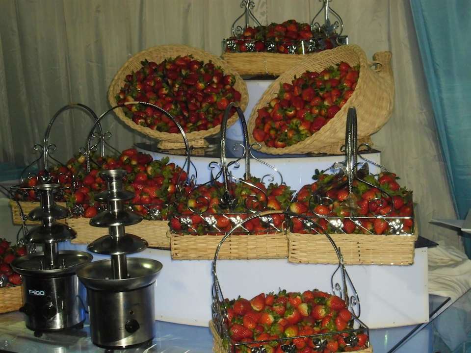 Клубника на Новый год Pickalbatros Alf Leila Wa Leila Resort - Neverland Hurghada