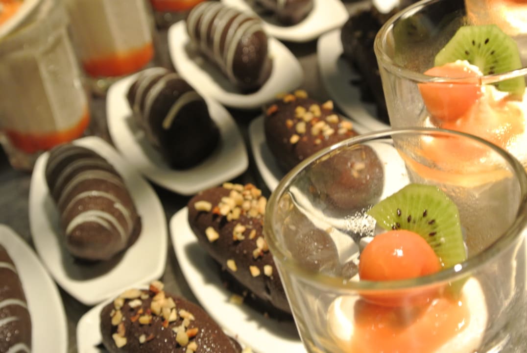 Köstliche Desserts mittags/abends  ROBINSON MALDIVES
