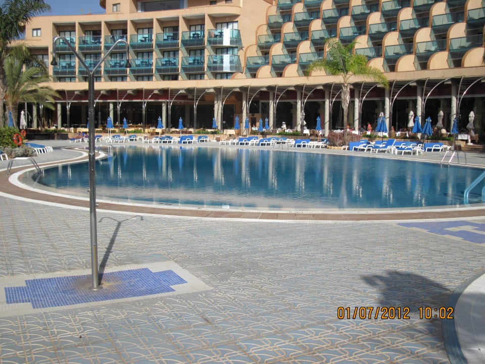 Poolanlage mit Blick zu einigen Zimmer MUR Hotel Faro Jandia & Spa Fuerteventura
