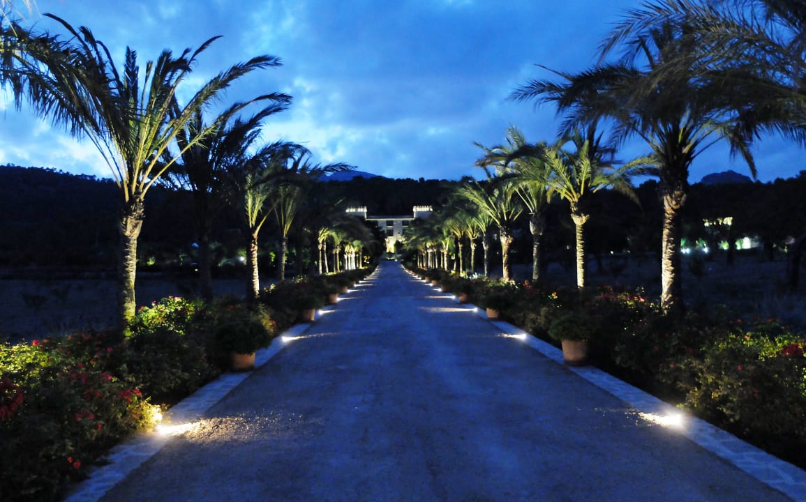 Auffahrt zum Castell Hotel Castell Son Claret