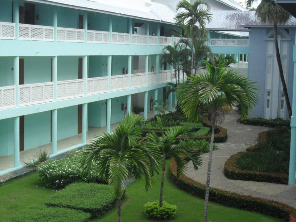 Innenhof Grand Paradise Playa Dorada
