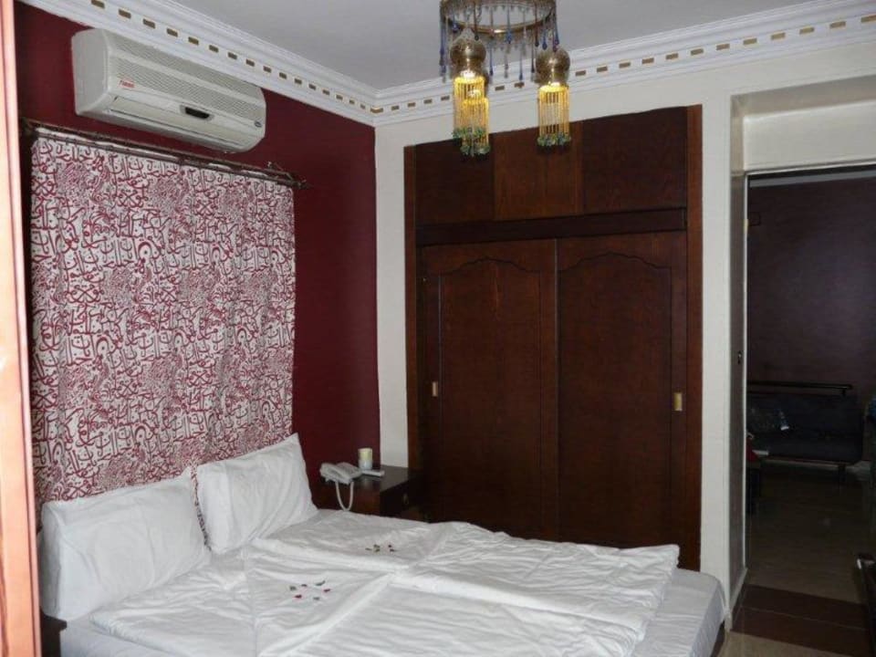 Zimmer mit Bett und Möblierung Philae Hotel Assuan