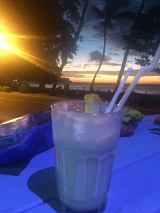 Sonnenuntergang vor dem Boat House Haus & Apartments Beau Bamboo