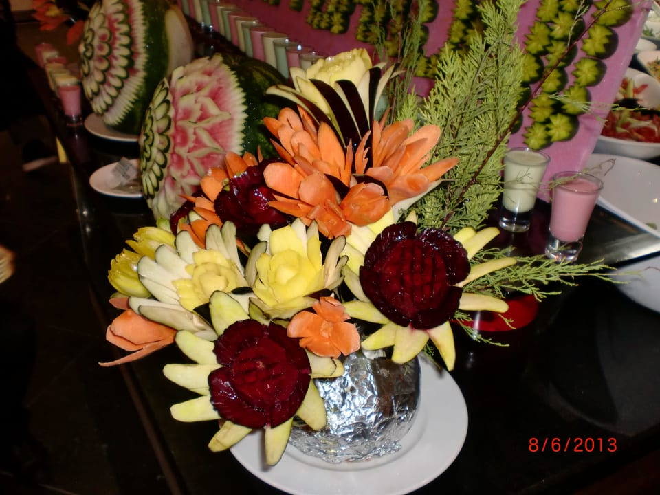 Dekoration auf dem Buffet Dizalya Palm Garden