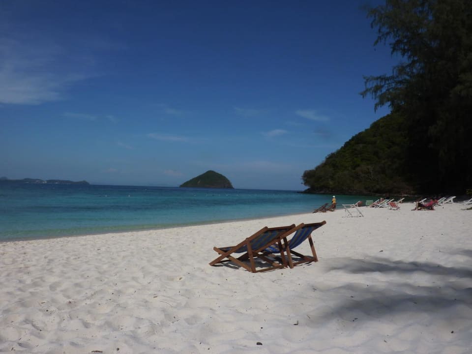 Strand vor der Rezeption Hotel Coral Island Resort