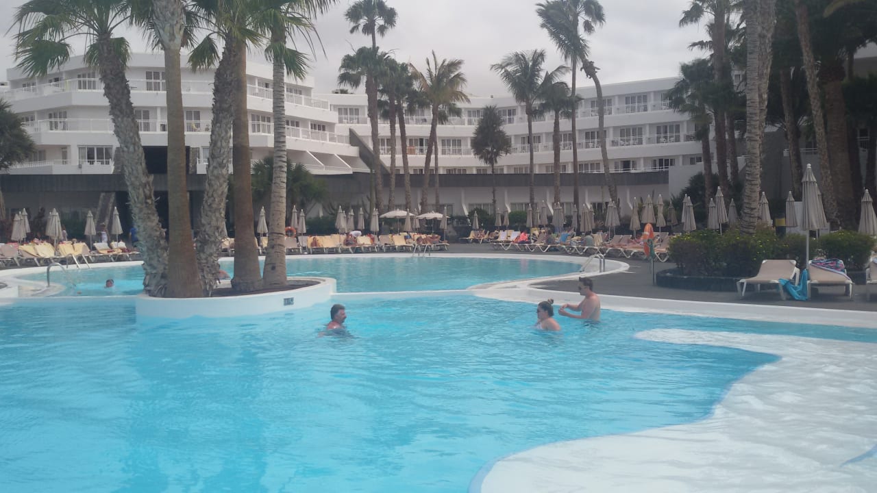Pool am Nebengebäude Hotel Riu Paraiso Lanzarote