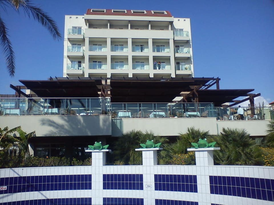 Blick auf das Lobby- und Restaurantgebäude Sealife Buket Resort & Beach