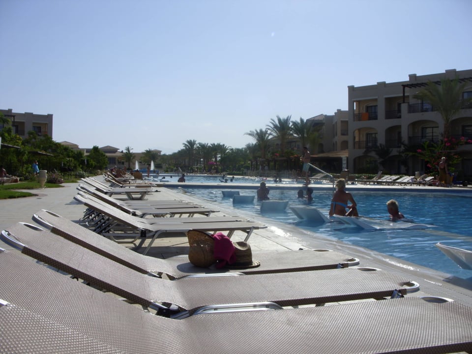 Jeden z basenów JAZ Aquamarine Resort