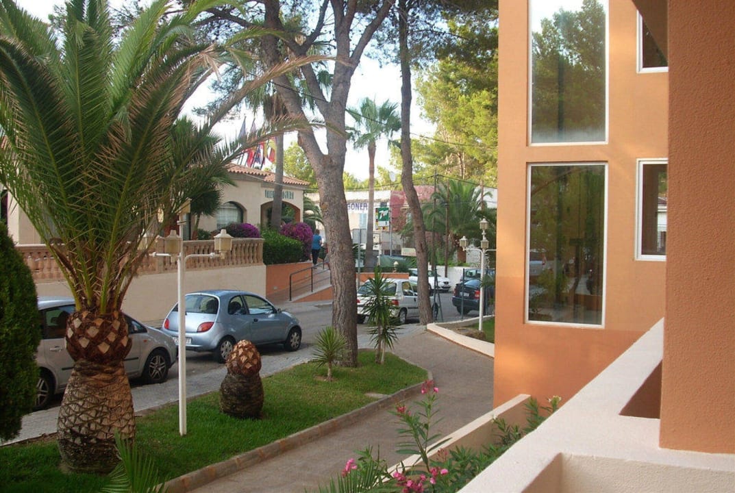 Strasse zwischen App. & Hotel Valentin Somni Hotel & Suites