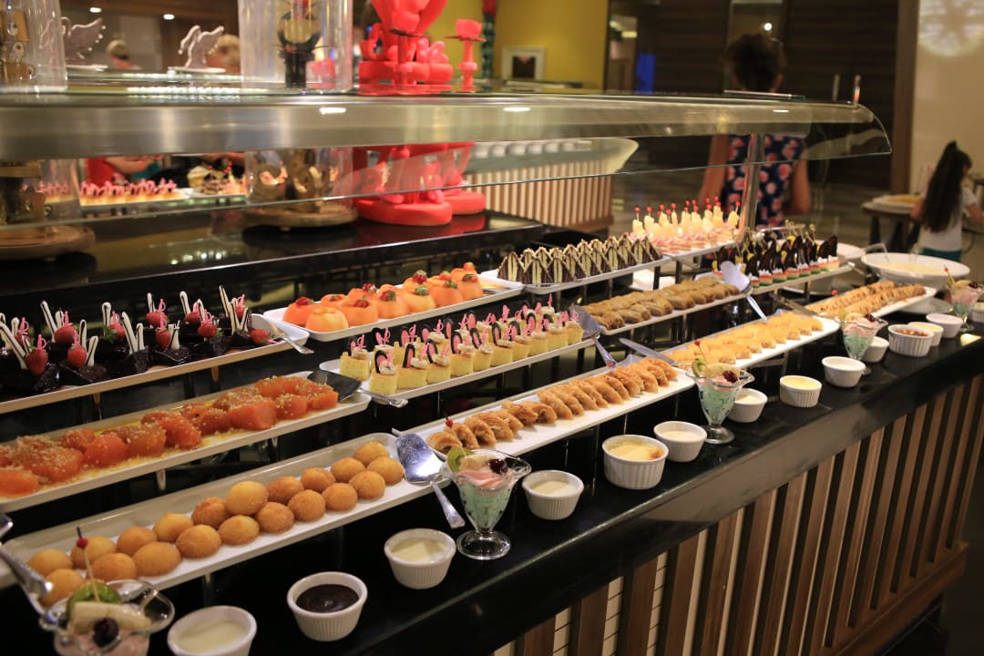Selections of pastry Hotel Botanik Platinum