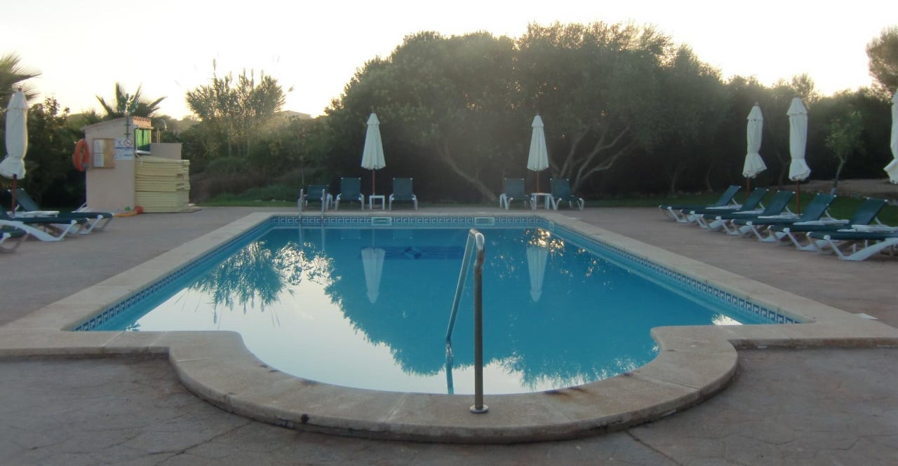 Riesiger Pool am Morgen Finca Ses Rotes Velles