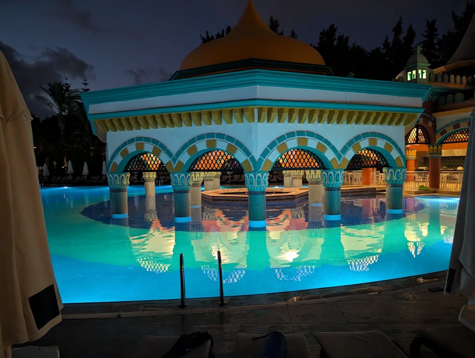 Pool Kamelya Aishen Club